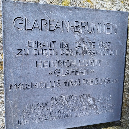 Gedenktafel beim Glarean-Brunnen